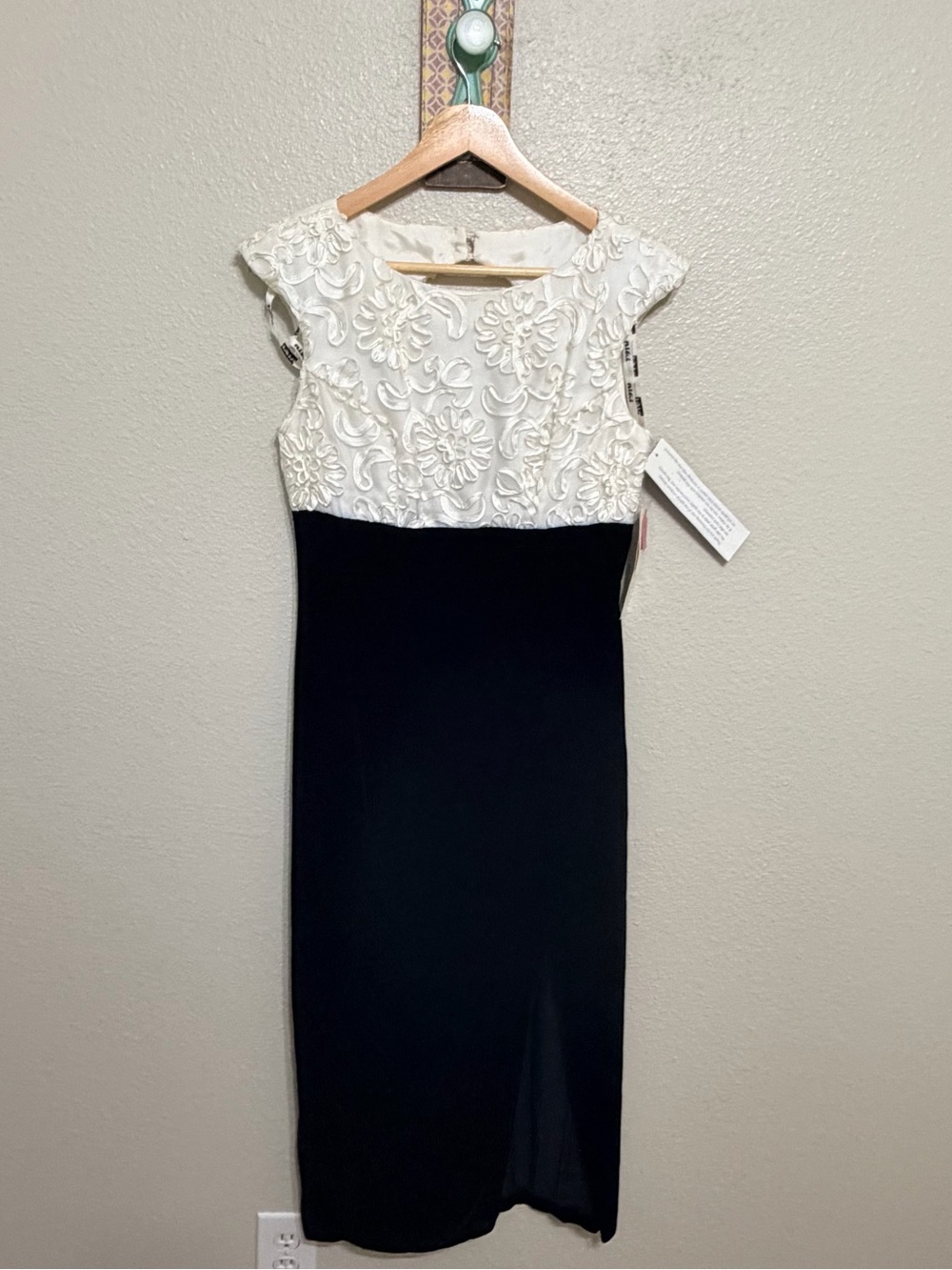 Vintage Black and White Floral Appliqué Midi Dress